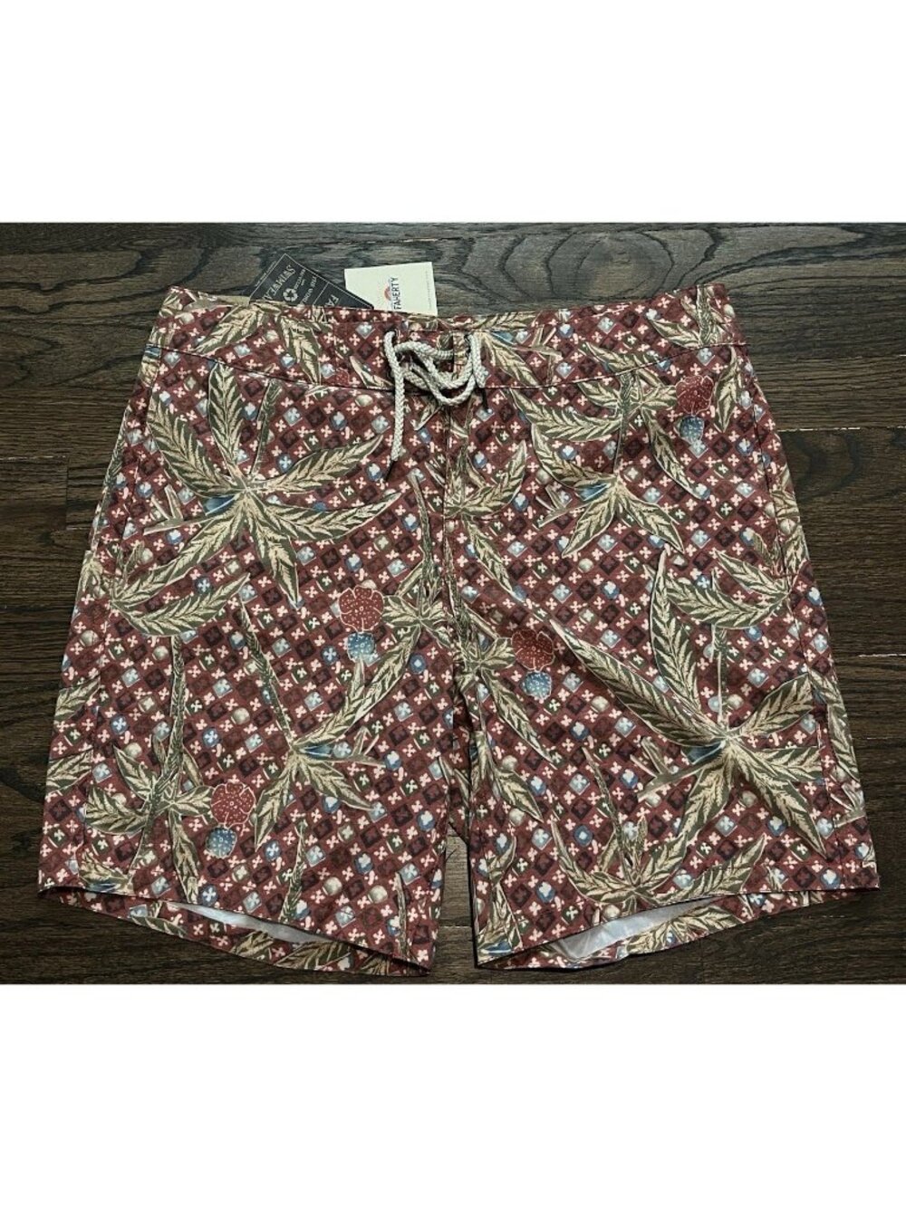 NWT Faherty Classic Board Shorts 7.5” Men’s Size 31 Red Palm Batik $98